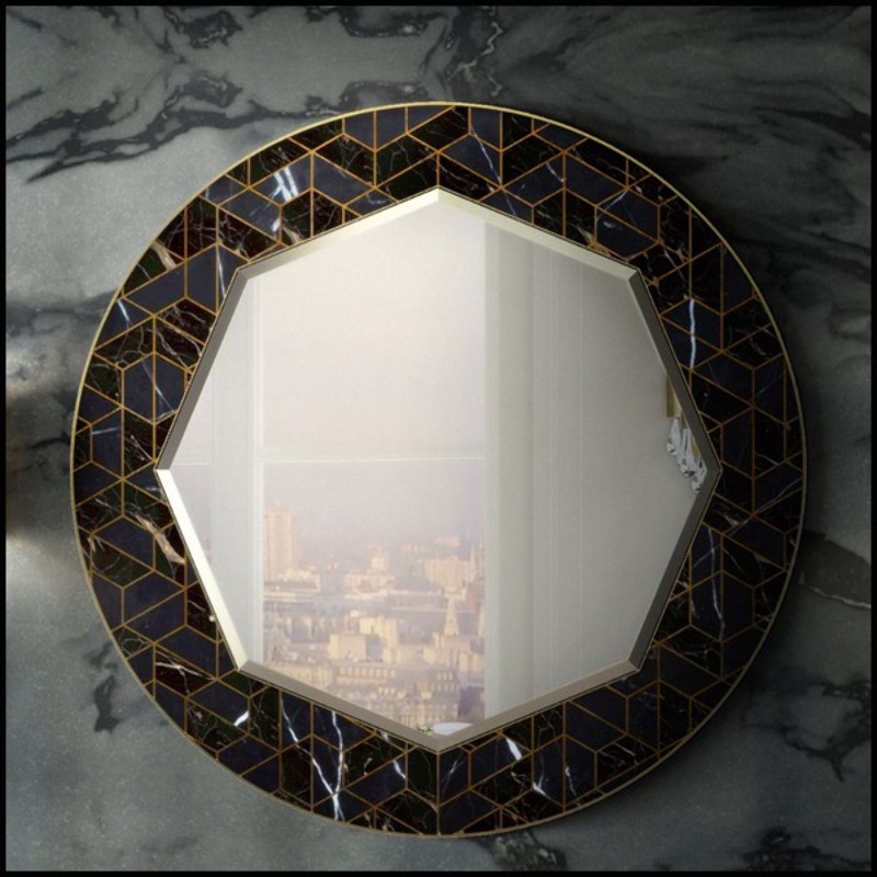 MIROIR LAQUÉ Beau miroir octogonal en papier-mâché peint et laqué, décoré  en polychromie, au dos