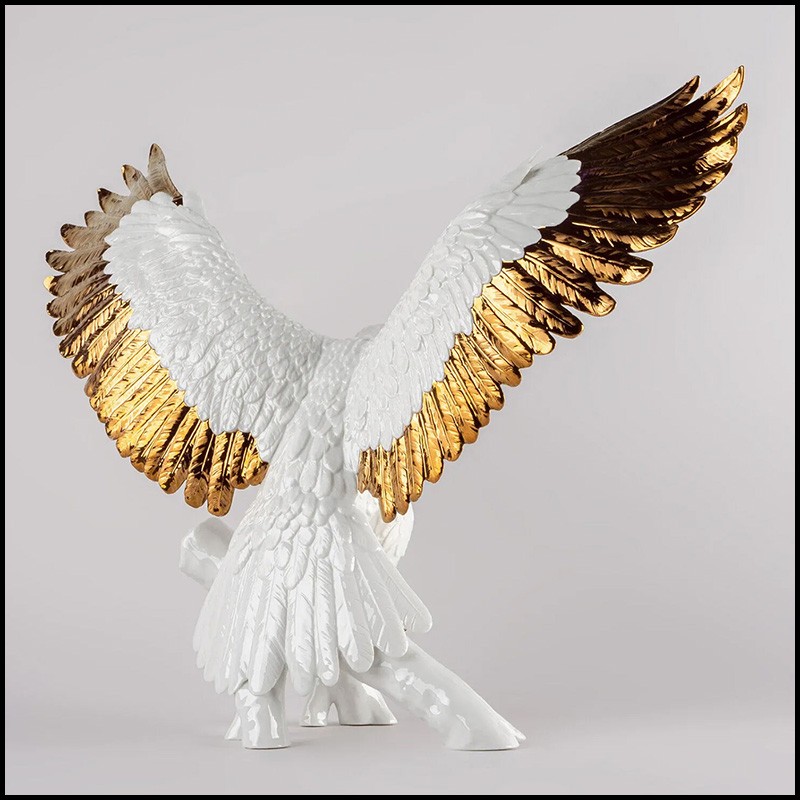 Carlisle SEA102 Eagle Shaped Ice Sculpture Mold, Polyethylene, White